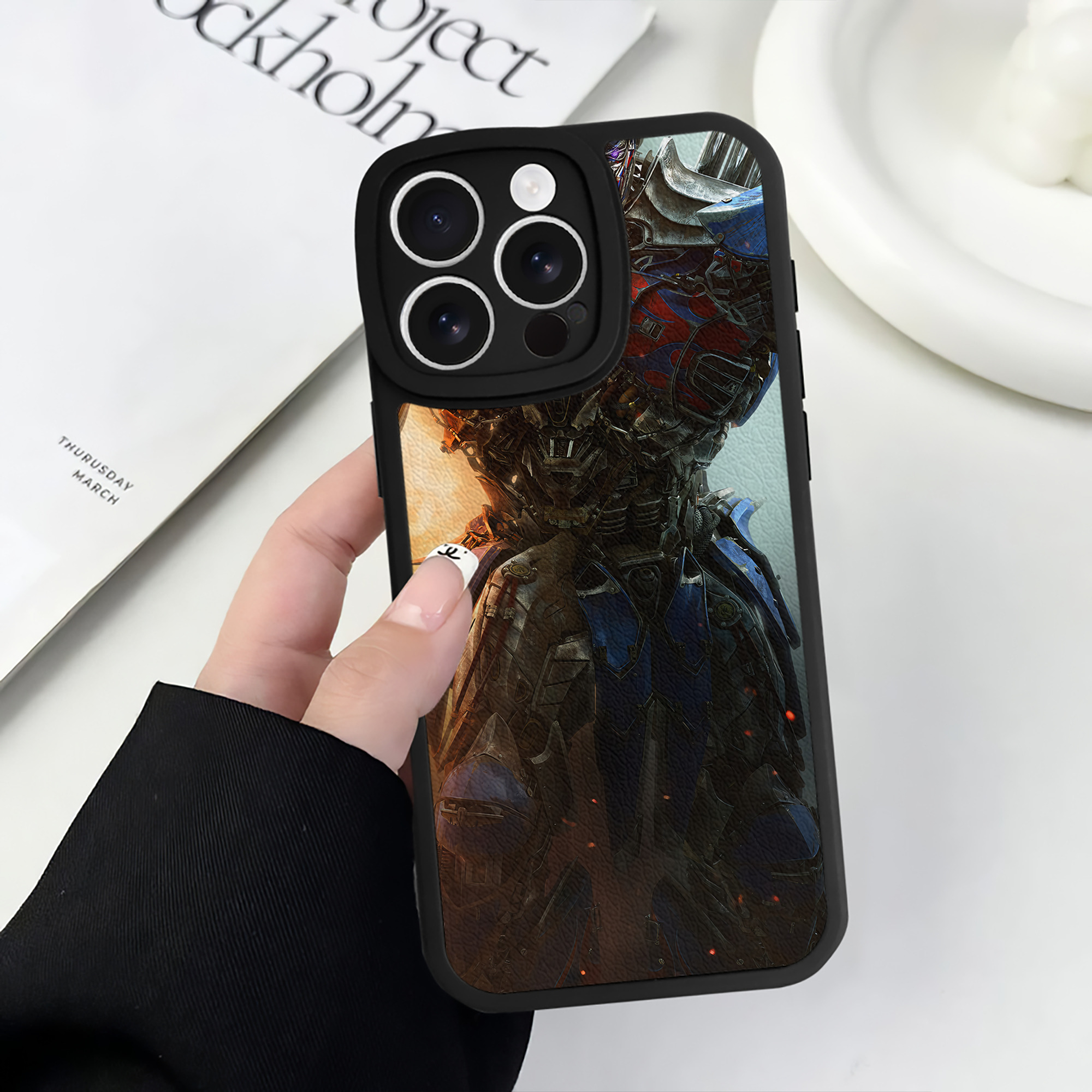 （画像用） Transformers トランスフォーマー 【iPhone 16シリーズ対応】シリコンスマホケース（レザー調） 材質：シリコン